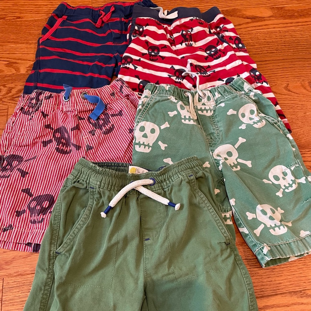 Lot of 5 🖐️Mini Boden pull on shorts size 4T. Pirates, green, and stripes! ☠️